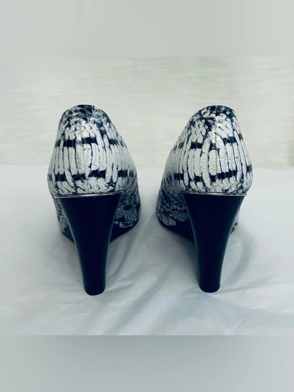 Coach stylish pointed
